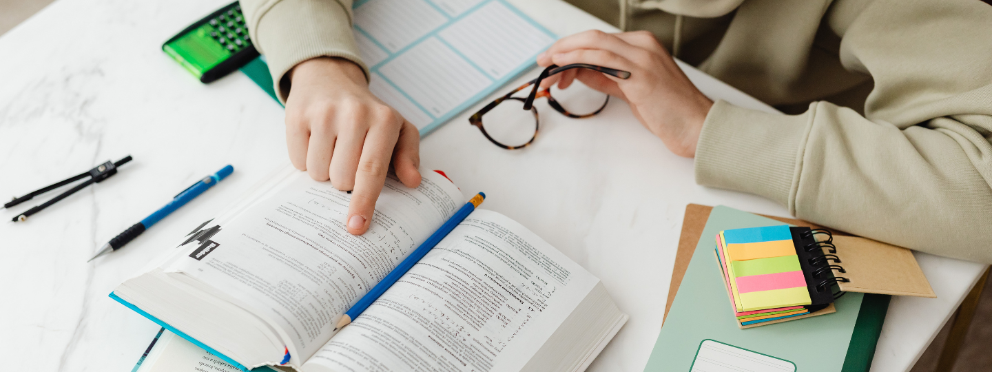 higher education two women at laptop